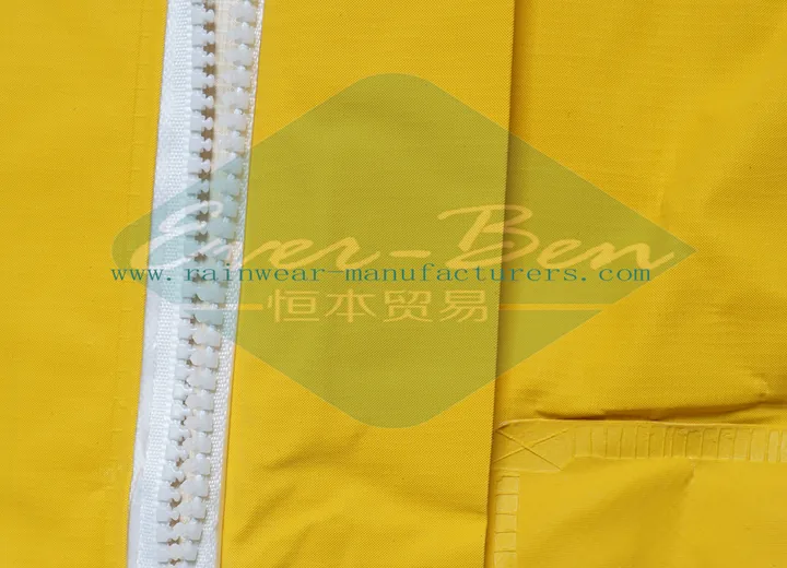 Heavy-duty waterproof rainwear construction